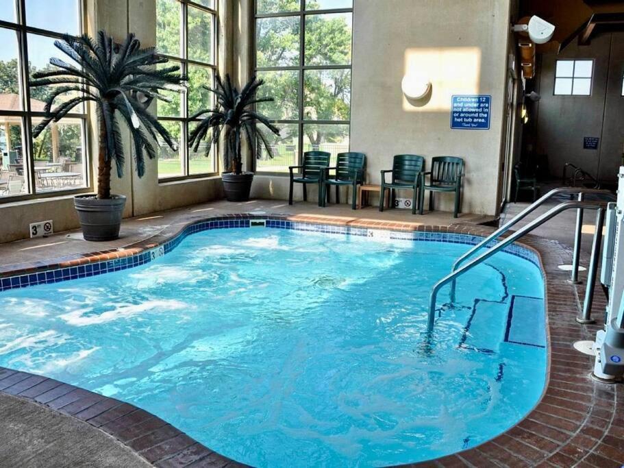 Boho Bungalow On The Pond W/ Hot Tub 아놀드 파크 외부 사진