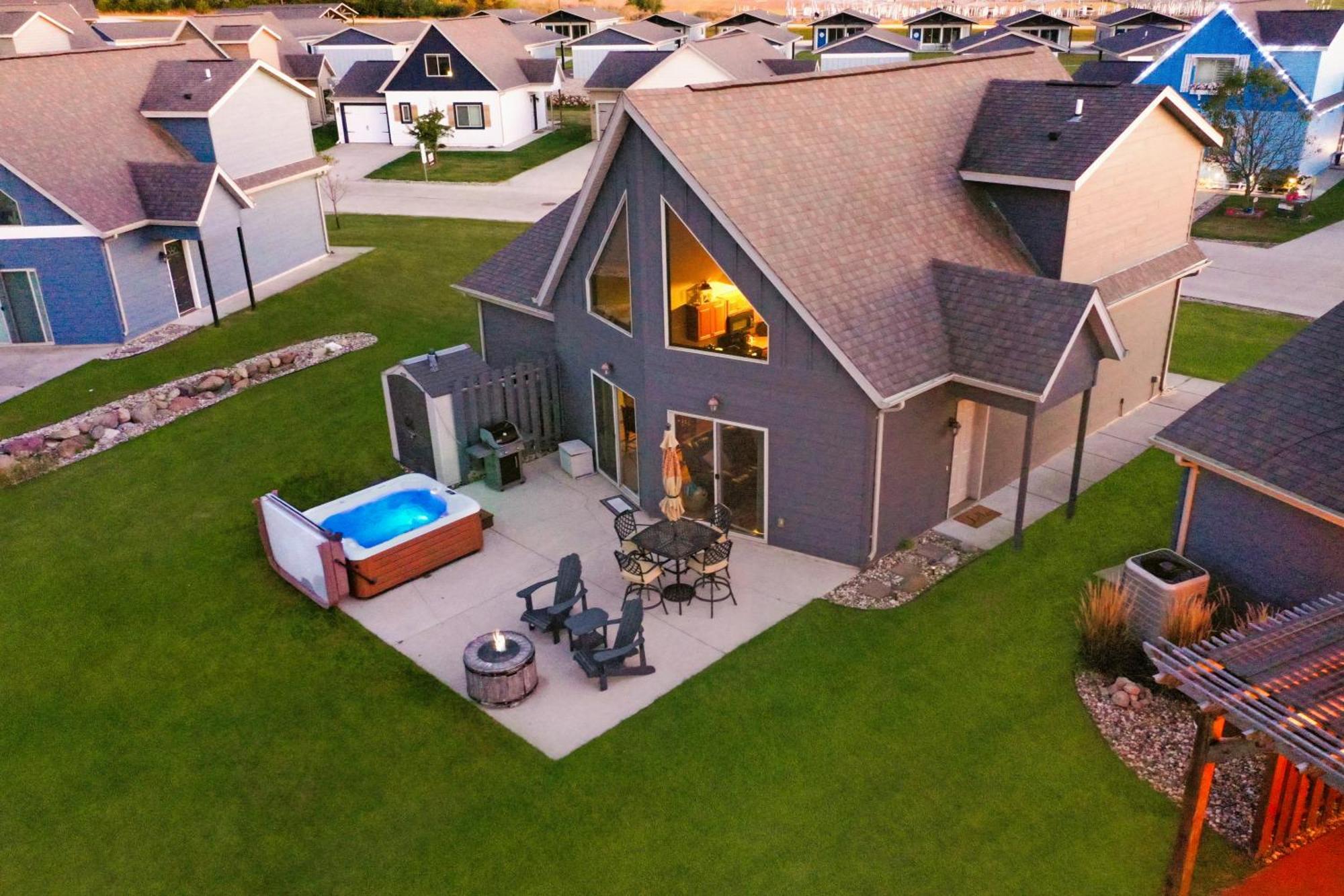 Boho Bungalow On The Pond W/ Hot Tub 아놀드 파크 외부 사진